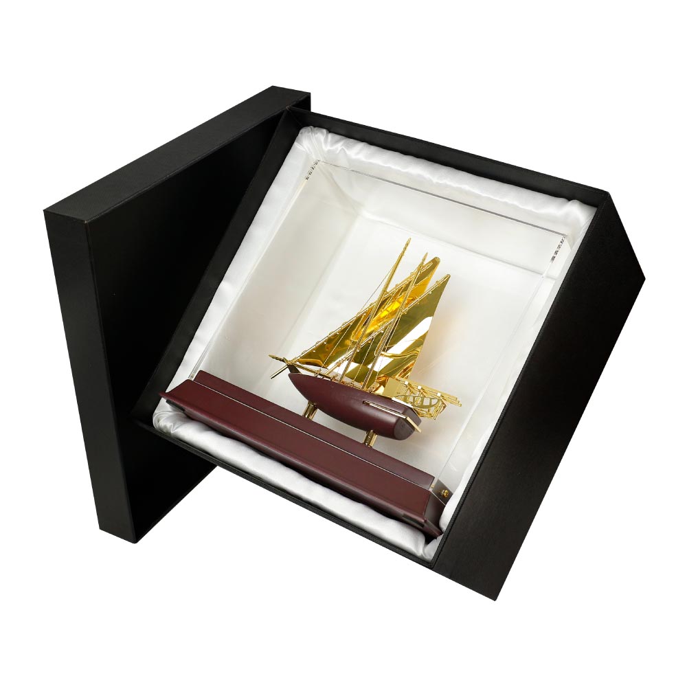 UAE-Golden-Dhow-Memento-TR-01-with-Box.jpg